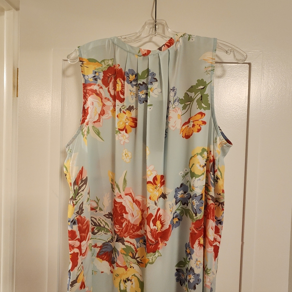 Sleevless Top - Picture 6 of 7